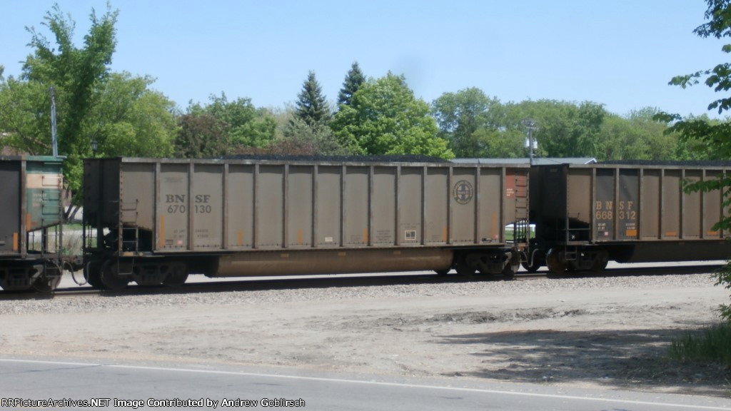 BNSF 668312 + 670130